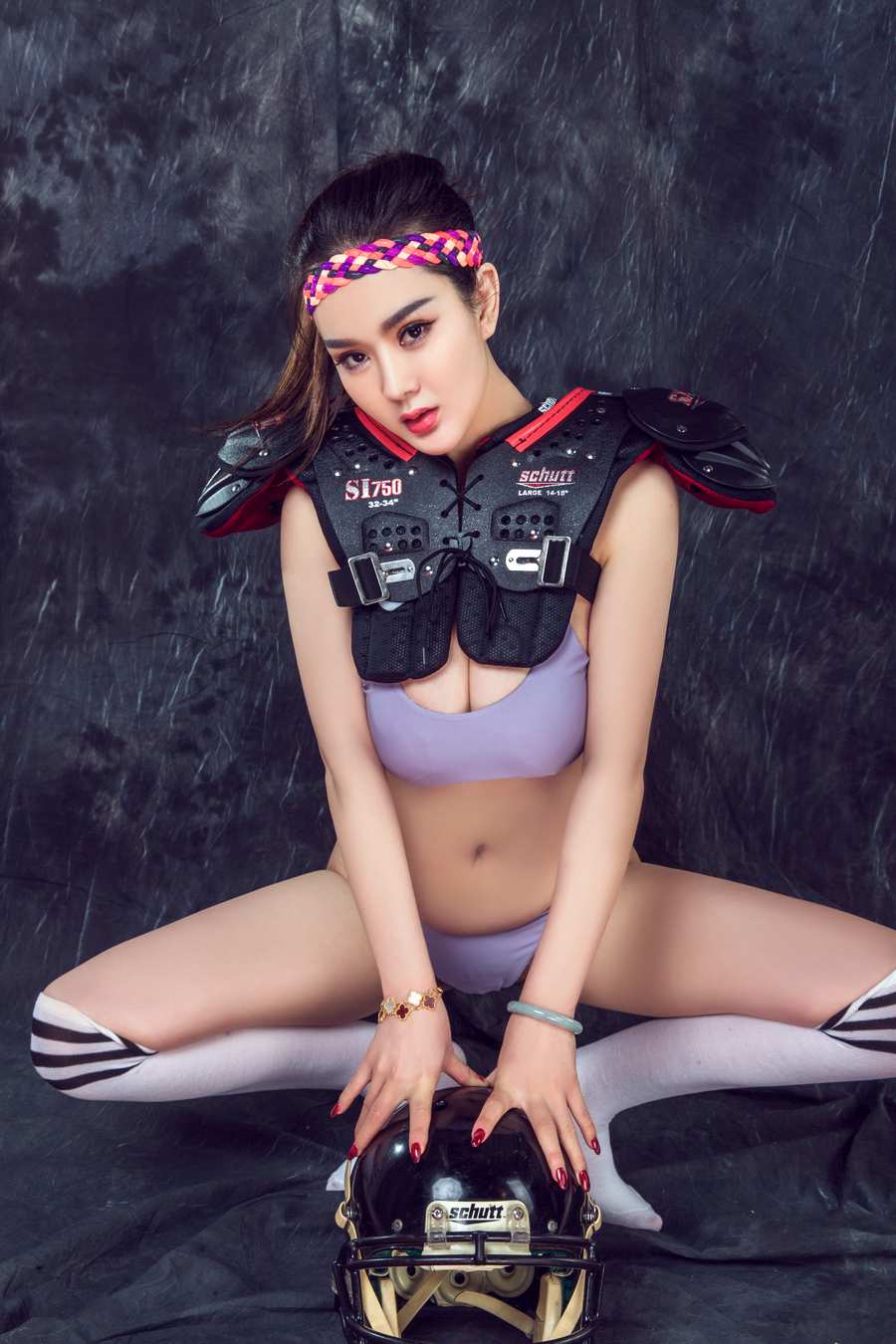 易阳Silvia超级碗杯写真：甜美精灵的赛场瞬间