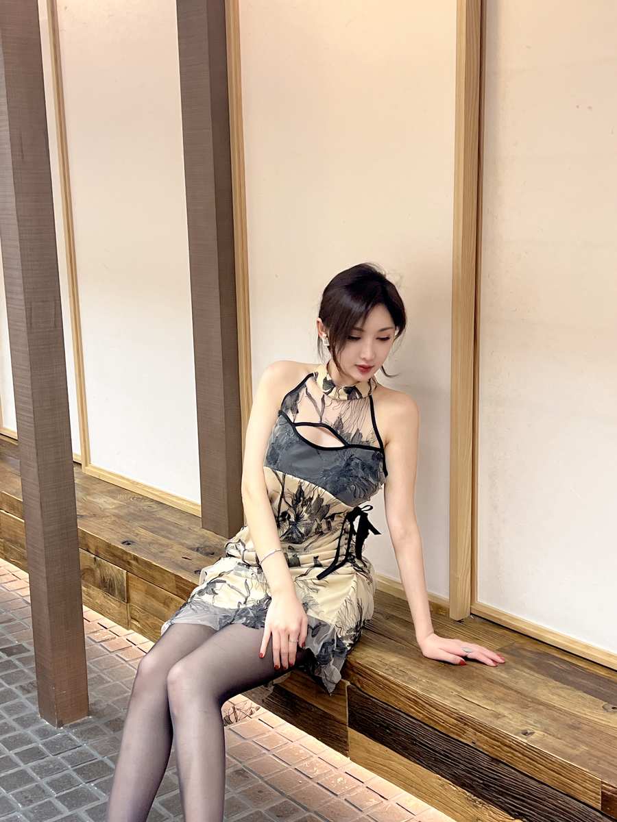 周妍希最新视频图片资源全集：梦幻光影写真记录