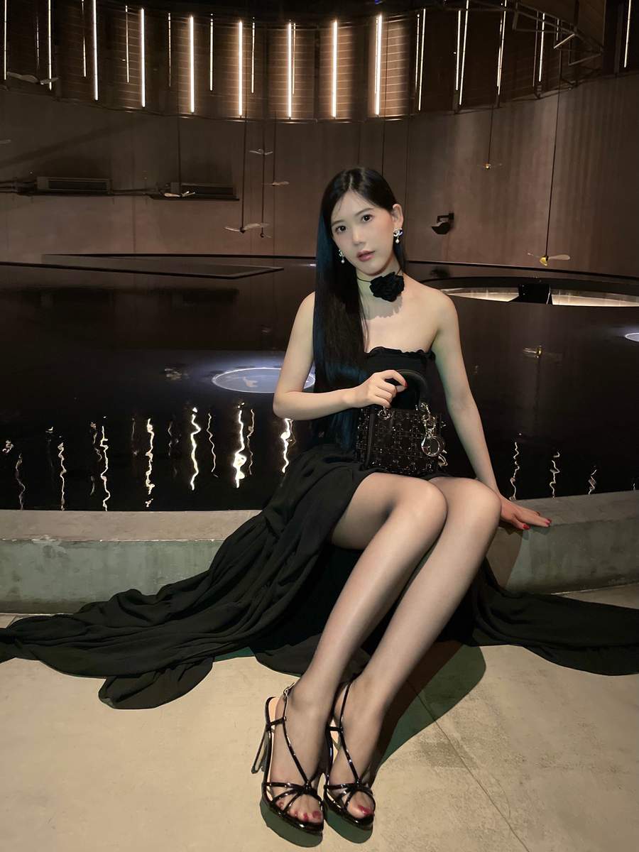 Chloe霏霏-写真图片合集:温柔治愈系写真图集 Chloe霏霏-写真图片合集:温柔治愈系写真图集
