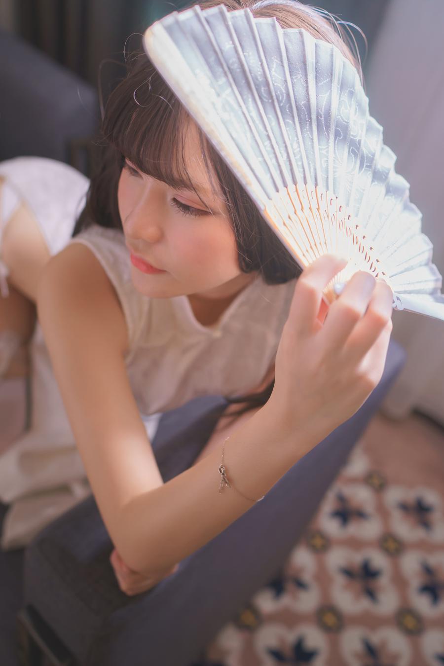 前羽-写真图片合集:梦幻花间主题人像写真 前羽-写真图片合集:梦幻花间主题人像写真