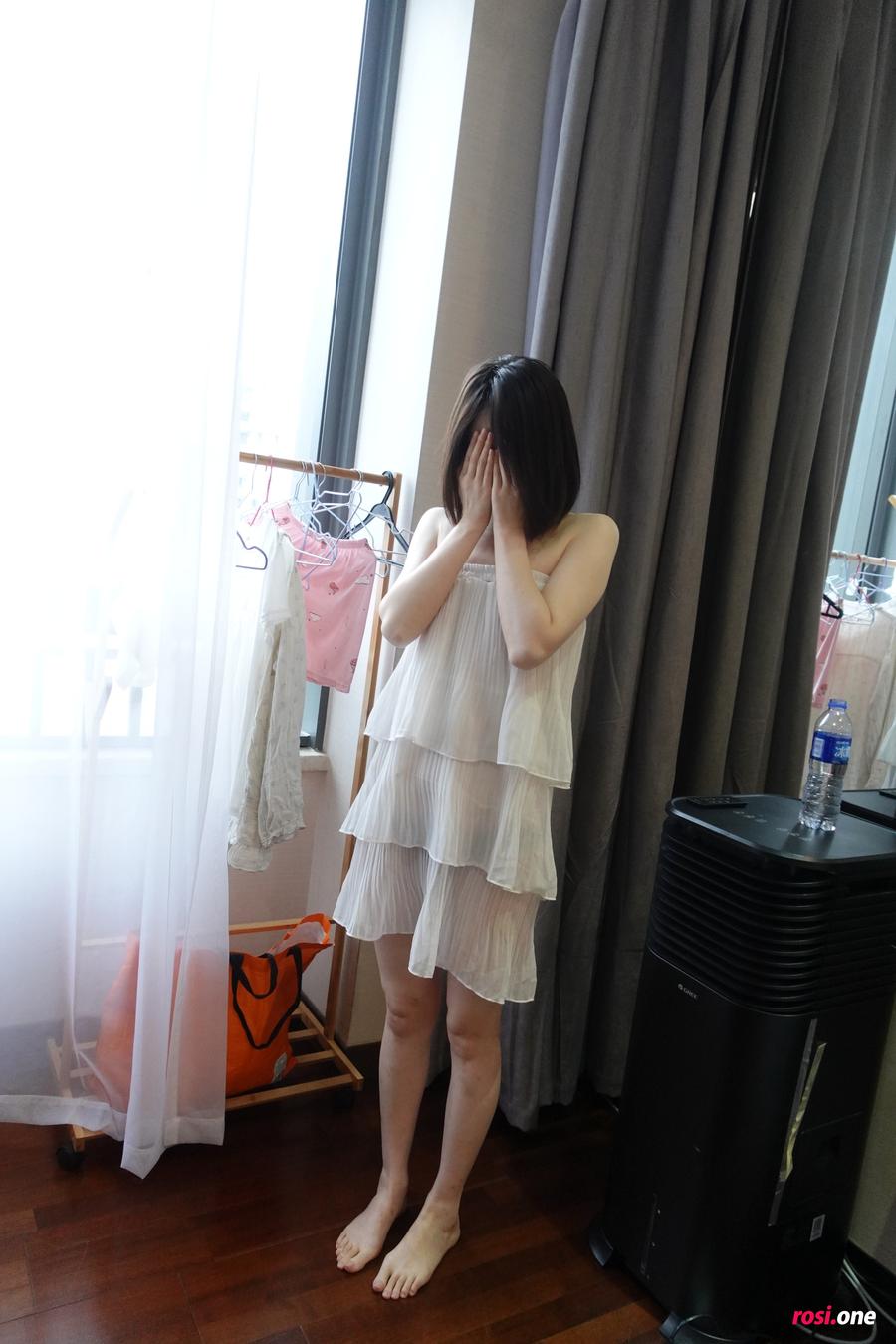 ROSI写真人物专题赏析:清新少女风优雅穿搭图集 ROSI写真-写真图片合集